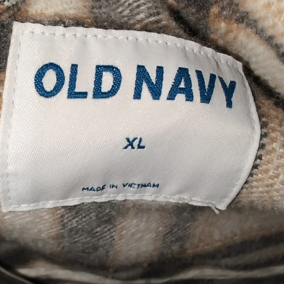 Old Navy Women's Plaid Utility Shacket in Cream and Blue - Picture 2 of 8
